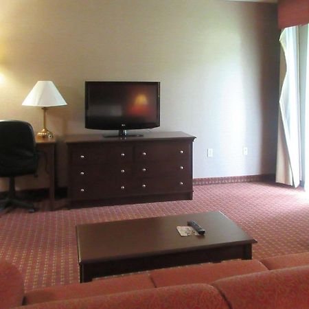 Quality Inn & Suites Owego Bagian luar foto