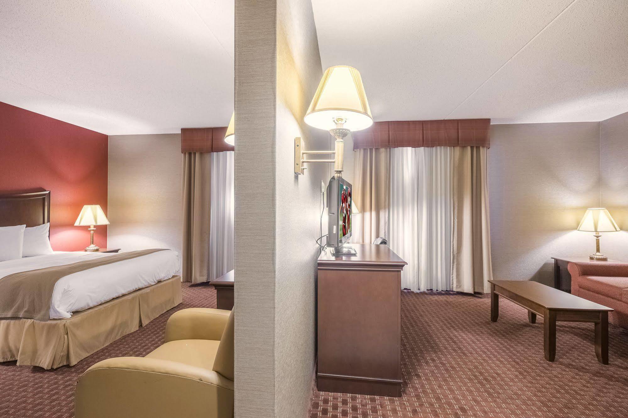 Quality Inn & Suites Owego Bagian luar foto