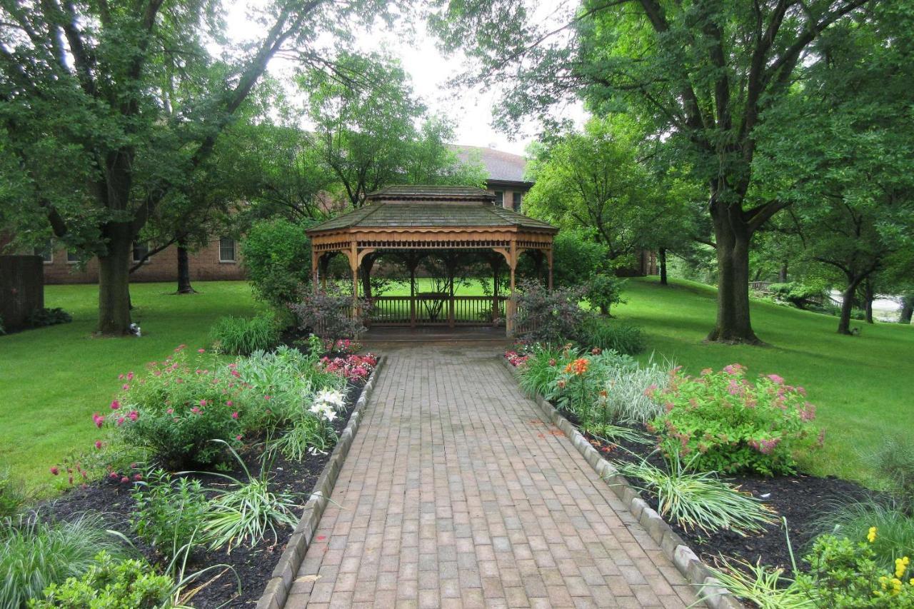 Quality Inn & Suites Owego Bagian luar foto