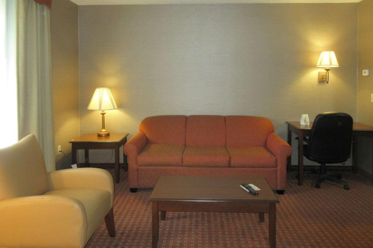 Quality Inn & Suites Owego Bagian luar foto
