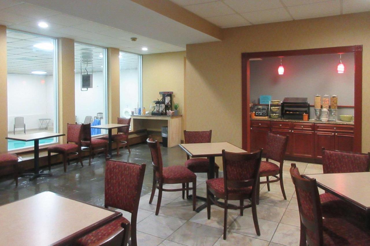 Quality Inn & Suites Owego Bagian luar foto