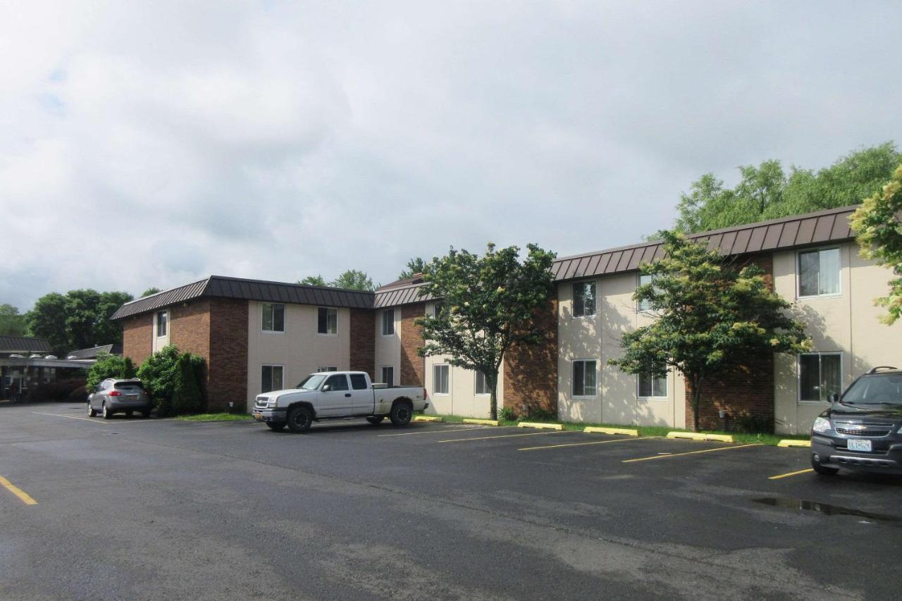 Quality Inn & Suites Owego Bagian luar foto